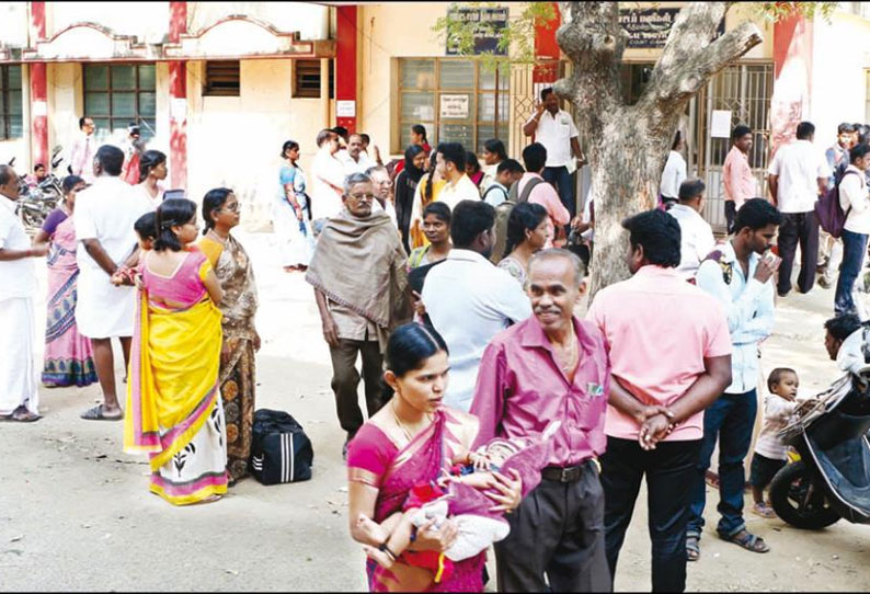 நேர்காணல் ஒத்தி வைக்கப்பட்டதால் பட்டதாரிகள் ஏமாற்றம் தஞ்சை நீதிமன்றத்தில் பரபரப்பு